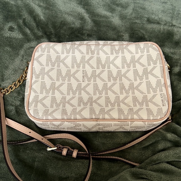 Michael Kors cross body - Picture 4 of 10